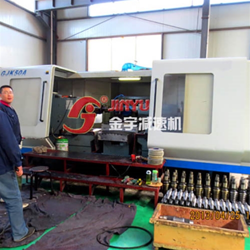 大型包絡數控專機，可加工中心距800mm