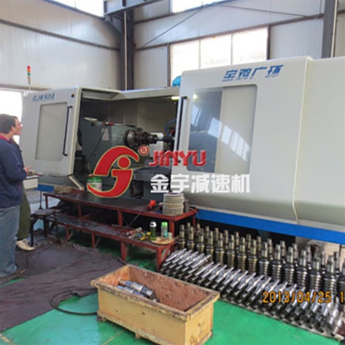 大型數控包絡加工中心批量生產蝸桿