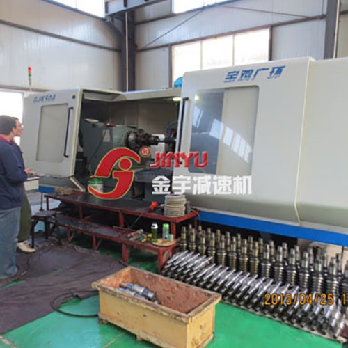 大型數控包絡加工中心批量生產蝸桿